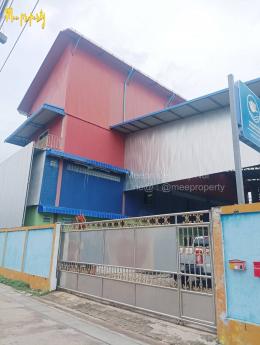  ขายตึก 3.5 ชั้นพร้อมโรงงาน ตลิ่งชัน ทำเลดี เนื้อที่: 210 ตารางวา พื้นที่ใช้สอย 800 ตารางเมตร หน้ากว้าง 26 เมตร ลึก 33 เมตร ME-207