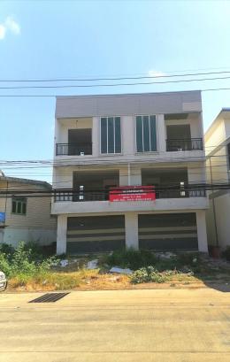 ซื้ออาคารแถม..ที่ดินฟรี..เจ้าของขายเอง...ขายถูกที่สุดในตลาด อาคารพาณิชย์ 3 ชั้น 2 คูหา ติดถนนกันทรลักษ์ เยื้องโลตัสวารินฯ ทำเลทอง ราคาร้อนเงิน หาไม่ได้แล้วราคานี้