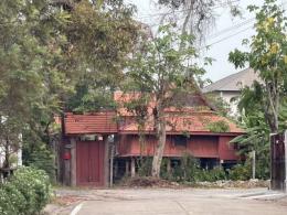 ขายบ้านทรงไทย มนต์เสน่ห์บ้านไม้ พร้อมบึงน้ำภายในบ้าน  นนทบุรี