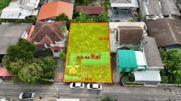 พื้นที่ดิน - 3200000 BAHT  ใหญ่ขนาด 84 sq.wa 0 งาน 0 RAI ไม่ไกลจาก เดอะมอลล์บางกะปิ หรููสงบ สวยถมแล้วสูงกว่าถนน