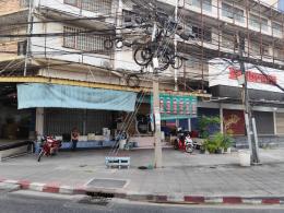 ขายและให้เช่าตึกแถว 4.5 ชั้น สี่แยกอุดมสุข ประเวศ ประเวศ สภาพต้องปรับปรุงไม่มีจอดรถ จอดปั๊มใกล้ๆ  Sale and Rent Shophouse 4.5 storey no car park main road closed BTS Yellow Line 